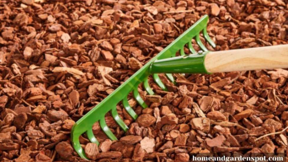 best tool to spread mulch
