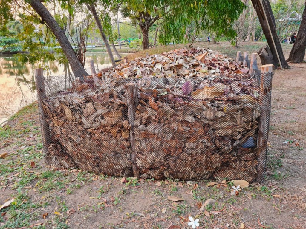 wire mesh compost bin
